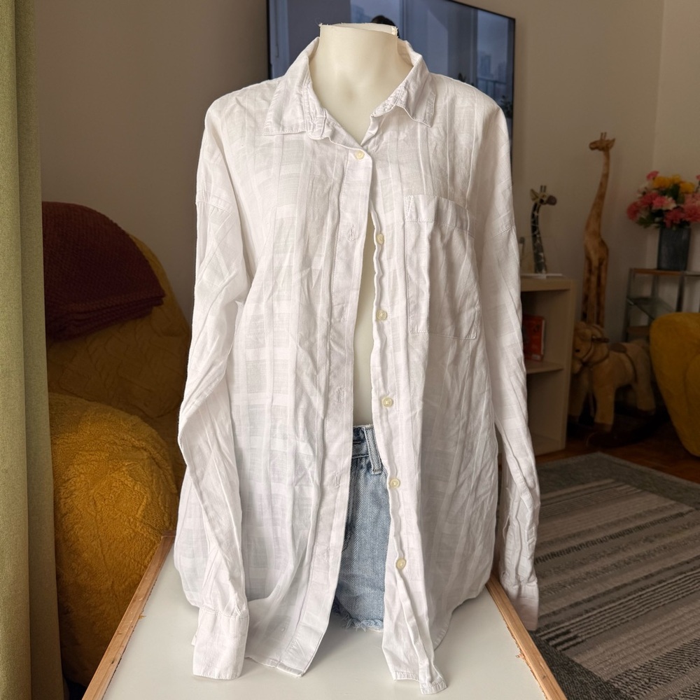 Old Navy White Button-Up Shirt